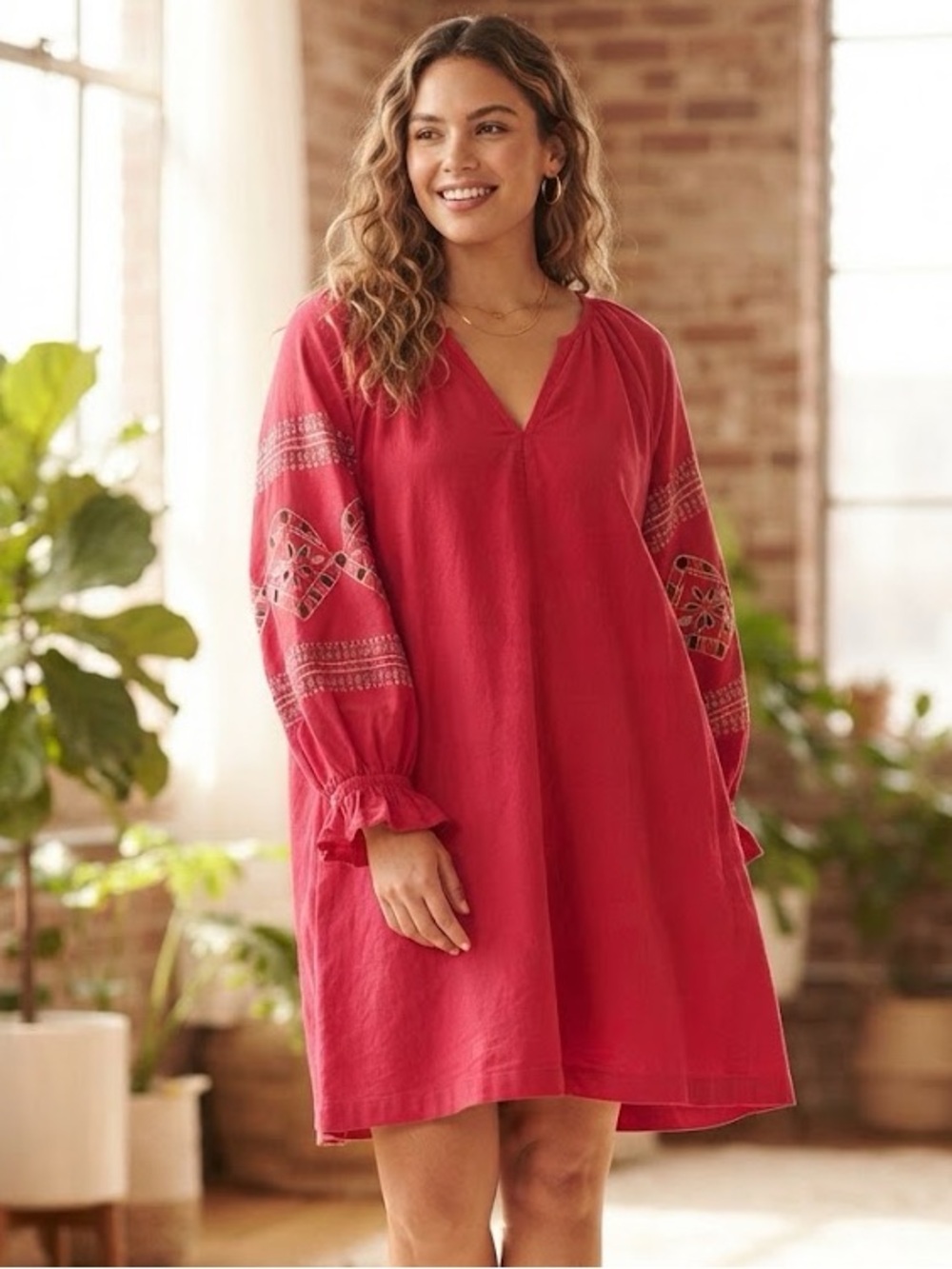 Lush size Small Women's Red Embroidered Boho V-Neck Shift Dress